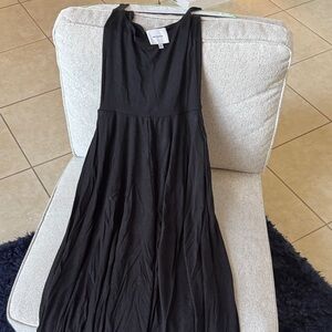 Comfortable Black Sleeveless Dress with Pockets!